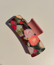 Load image into Gallery viewer, 3.5” Faux Leather Claw Clips